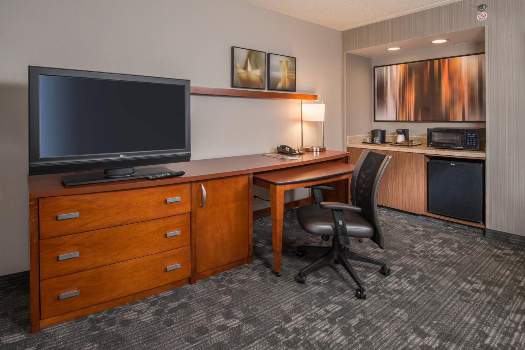 מלון Courtyard By Marriott Fairfax Fair Oaks מראה חיצוני תמונה